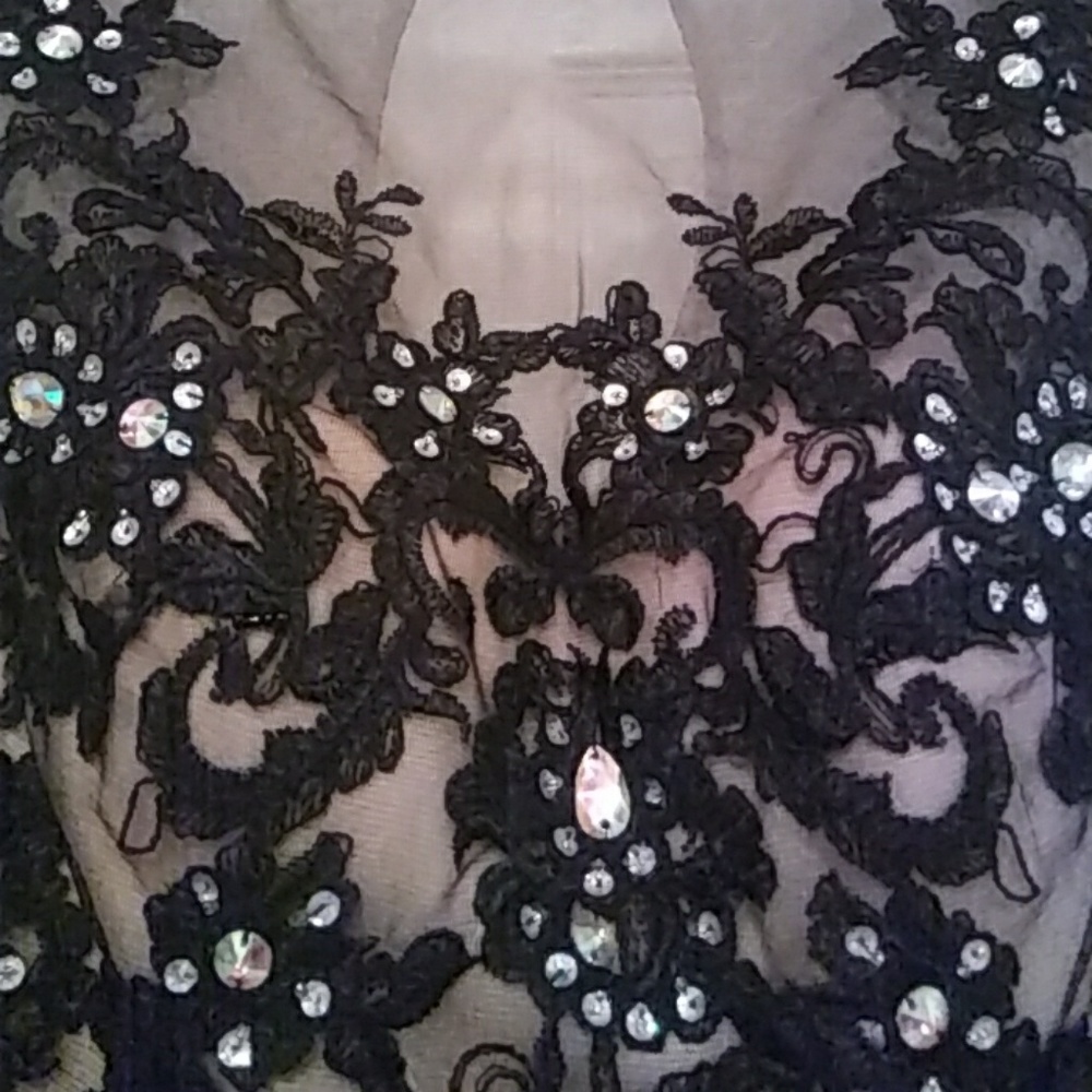 Formal gown - Picture 3 of 7